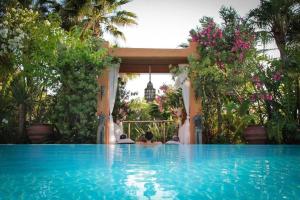 カサーレスにあるCasa Pino with private pool and gardenの2名用のプールを併設しています。 +21枚の写真