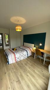 Zdjęcie z galerii obiektu BLUE IRO, lumineux, 4 chambres, balcon, 105m2 w mieście Saint-Étienne