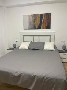 a bedroom with a large bed with two night stands at Amplio apartamento en Crevillente in Crevillente
