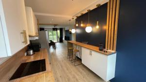 Zdjęcie z galerii obiektu BLUE IRO, lumineux, 4 chambres, balcon, 105m2 w mieście Saint-Étienne