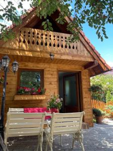 a wooden cabin with two benches in front of it at Casa Rosca in Sighişoara