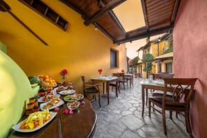 a dining room with a table with plates of food at Alkifron Hotel in Kala Nera