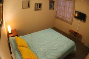 Ein Bett oder Betten in einem Zimmer der Unterkunft Bello Depa frente a Huaca!