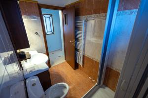 Koupelna v ubytování REALE - Art Luxury Villa