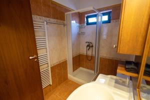 Koupelna v ubytování REALE - Art Luxury Villa