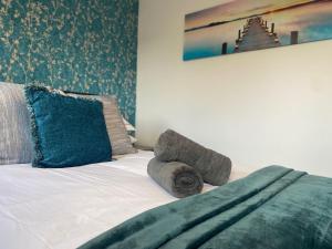 a bedroom with a bed with towels on it at Suburban 2-bed, entire home, free parking, Maidstone, Kent UK in Boxley