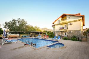 a swimming pool with two people playing in it at Ada Apart Hotel in Dalyan