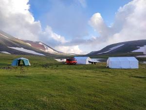 Imagem da galeria de Azhdahak Basecamp em Tsakhkashen
