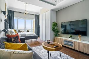 TV i/ili zabavni centar u objektu Upscale studio at JLT near metro