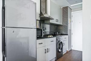 Kuhinja ili čajna kuhinja u objektu Upscale studio at JLT near metro