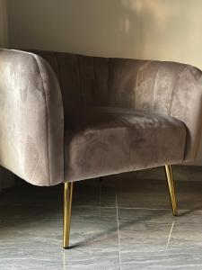 a brown leather couch with gold legs in a room at Loft Sirmione in Sirmione