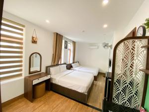Posteľ alebo postele v izbe v ubytovaní Nguyên Hương Hotel
