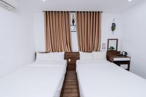 Posteľ alebo postele v izbe v ubytovaní Nguyên Hương Hotel