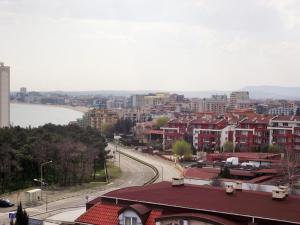 a view of a city with a river and buildings at Ferienwohnung mit Meerblick! in Sveti Vlas