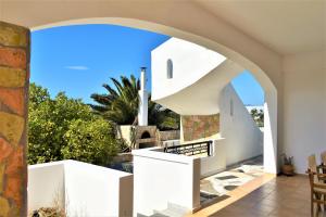 Μπαλκόνι ή βεράντα στο Ioanna's Villa 10 minutes walking from sea
