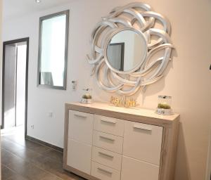 a bathroom with a mirror on the wall at Holidayhaus-Lütsche / Wohnung Schmücke in Frankenhain
