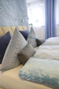 Postel nebo postele na pokoji v ubytování Holidayhaus-Lütsche / Wohnung Schmücke