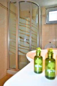 Ένα μπάνιο στο Ioanna's Villa 10 minutes walking from sea