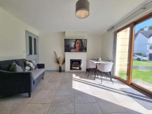 een woonkamer met een bank en een open haard bij Donard View Apartment in Newcastle