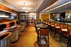 a restaurant with a row of tables and chairs at Sheraton Framingham Hotel & Conference Center in Framingham