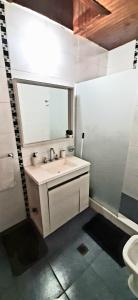 a bathroom with a sink and a mirror and a toilet at Casa Ideal para Turistas en Mendoza, Autocheckin, Céntrica, Patio con Parrilla y Parking privado Gratis a 100 mts in Mendoza +22 photos