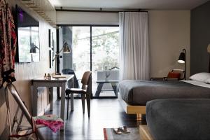 Giường trong phòng chung tại MOXY Phoenix Tempe/ASU Area