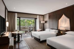 Ein Bett oder Betten in einem Zimmer der Unterkunft Phuket Marriott Resort and Spa, Nai Yang Beach