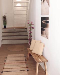a living room with a bench and stairs at Villa con solarium y ducha exterior in Gelves