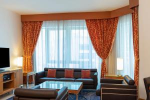 Zona de estar de Four Points by Sheraton Bur Dubai