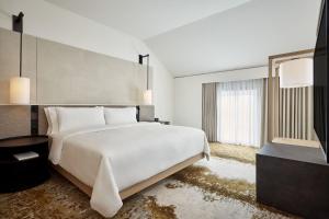 Cama ou camas em um quarto em The Westin Grand Frankfurt