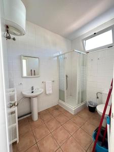 Un baño de #14 Mini ESTUDIO FAMILIAR AYAMONTE