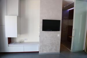 TV a/nebo společenská místnost v ubytování Enigma Resort