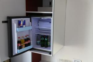 een open koelkast met drankjes erin bij Enigma Resort in Mamaia