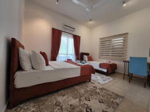 Кровать или кровати в номере Luxuriant Houses Kyrenia