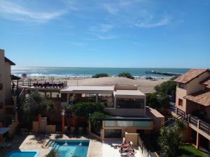 a view of a resort with a swimming pool and the beach at Complejo Playa Norte in Mar de Ajó