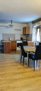 Kuchyň nebo kuchyňský kout v ubytování Eti and Mia holiday apartments