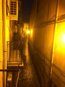 an empty alley at night with a street light at AM APARTAMENT in Palermo