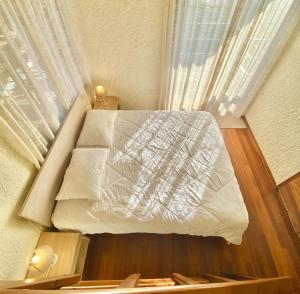 A bed or beds in a room at Villa Naya by the Beach