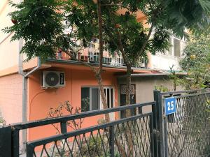 a orange house with a fence in front of it at Sanska 25 in Dušanovac (historical)