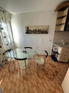 Η κουζίνα ή μικρή κουζίνα στο Large Centre apartment
