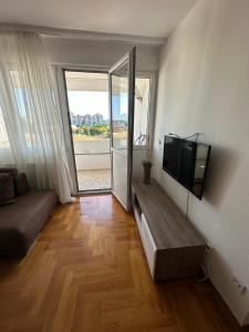 Μια τηλεόραση ή/και κέντρο ψυχαγωγίας στο Large Centre apartment