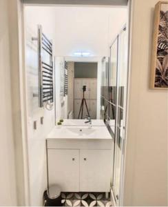 a white bathroom with a sink and a mirror at Le Jean Macé-Charmant 2 pers- universités in Lyon