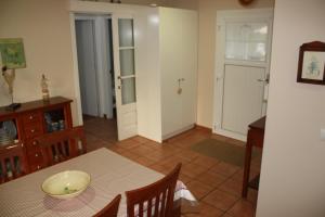 Fotografia z galérie ubytovania Confortable chalet individual con piscina y jardín v destinácii Cala en Blanes