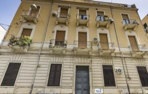 a building with windows and balconies on the side of it at Appartamento Martoglio - Casa Vacanze - in Catania
