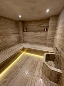 a sauna with a wooden floor and a tub at Villa La Falaise in Oualidia