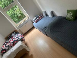 Postel nebo postele na pokoji v ubytování 3 Zimmer Mietwohnung nähe HBF