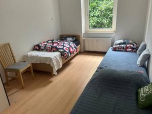 Postel nebo postele na pokoji v ubytování 3 Zimmer Mietwohnung nähe HBF