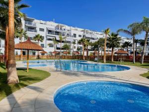 Apartamento Aguacate Beach Golf tesisinde veya buraya yakın yüzme havuzu