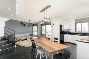 Neve Tsedek-Florentin-Design Duplex Penthouse by HolyGuest