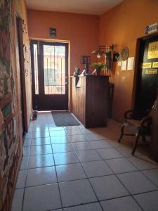 a hallway with a door and a tile floor at Hostel Casa Xtakay in Valladolid